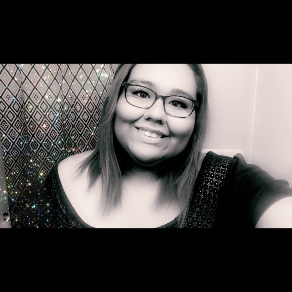 Meet your Posher, Casandra - Picture 1 of 1